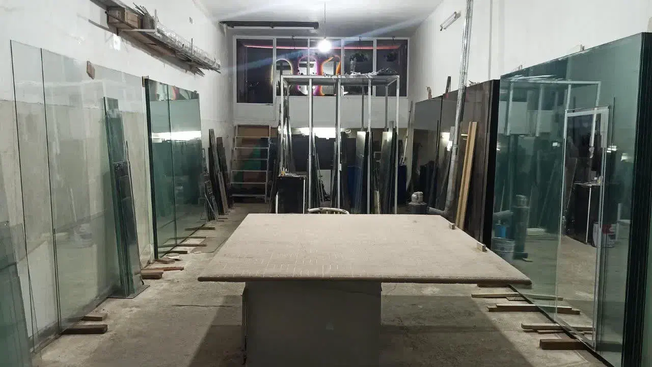 انواع شیشه ساختمانی و تعمیرات|خدمات پیشه و مهارت|شیراز, تل حسینآباد|دیوار