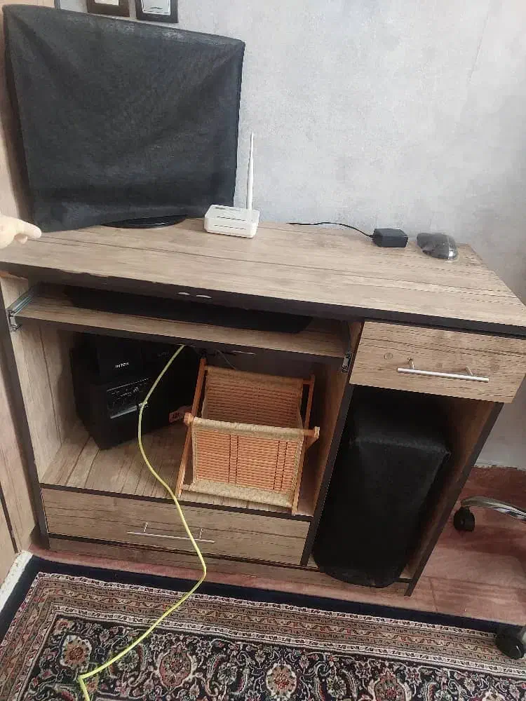 میز کامپیوتر کاملا سالم|میز تحریر و کامپیوتر|مراغه, |دیوار