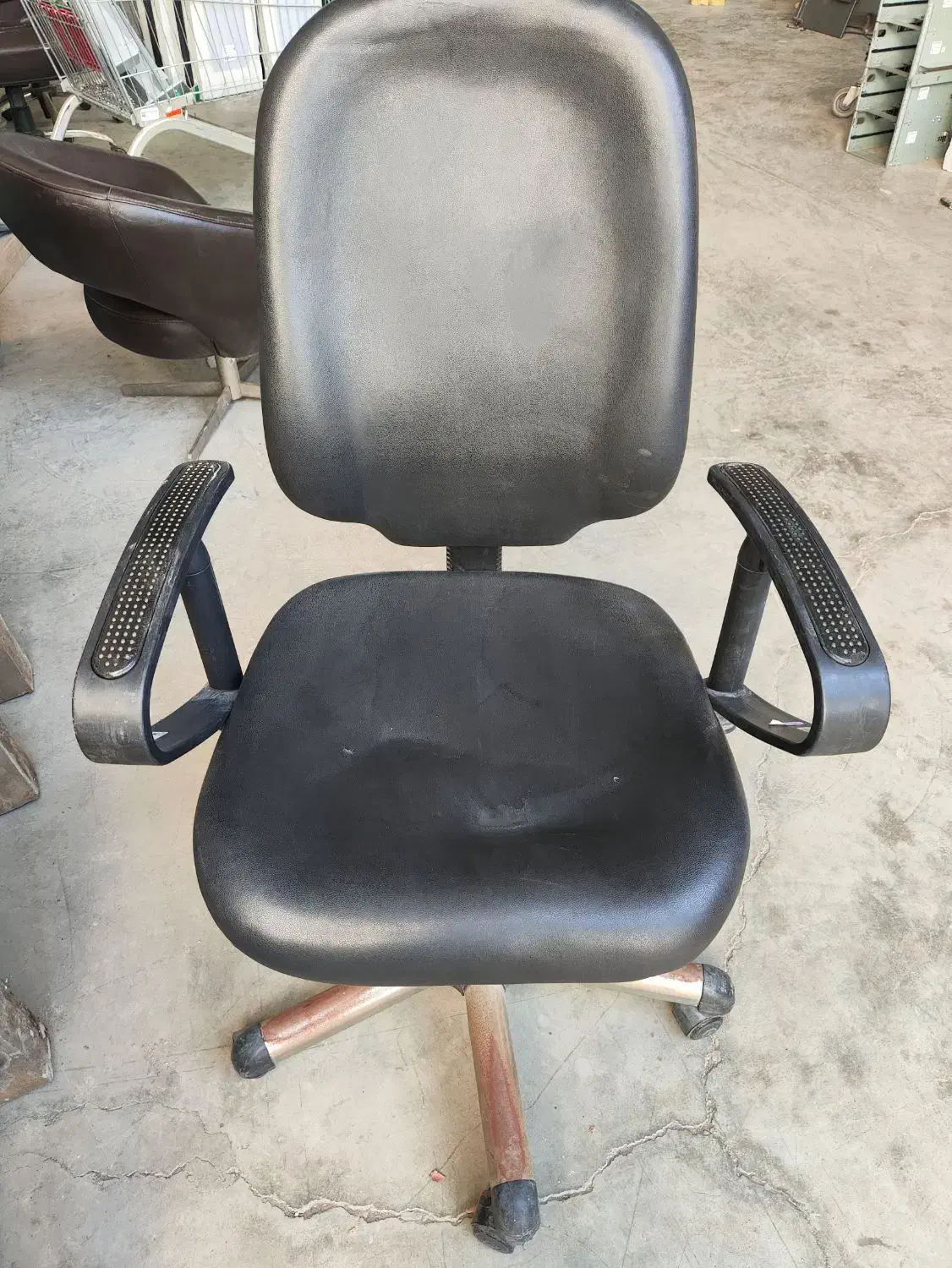 صندلی چرخ دار و ثابت|صندلی و نیمکت|فلاورجان, |دیوار