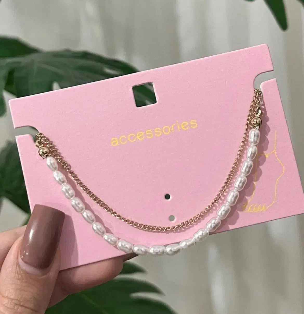 گوشواره و پابند|بدلیجات|میانه, |دیوار