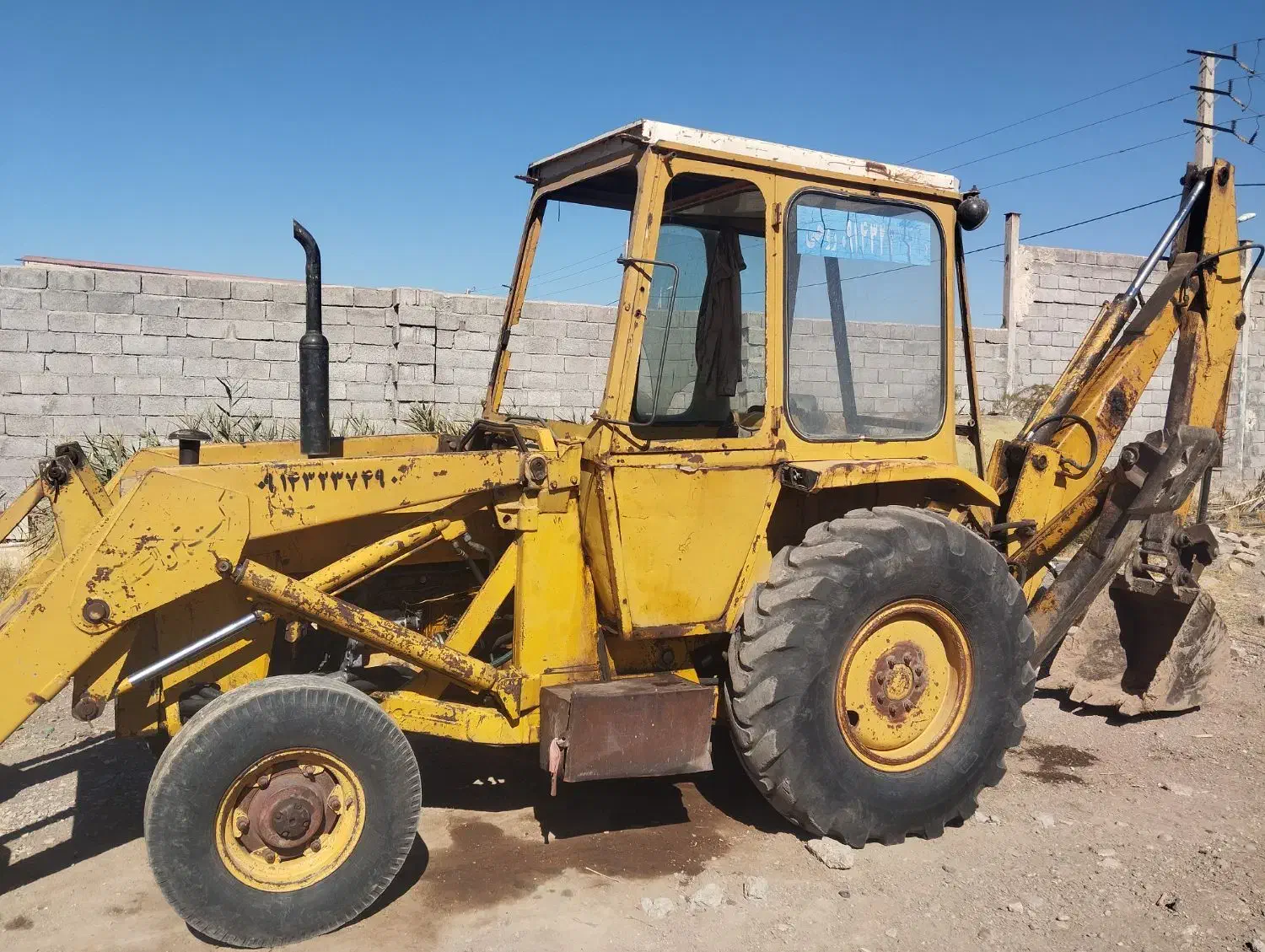 بیل بکهو مدل بسیار تمیز|خودرو سنگین|میانه, |دیوار