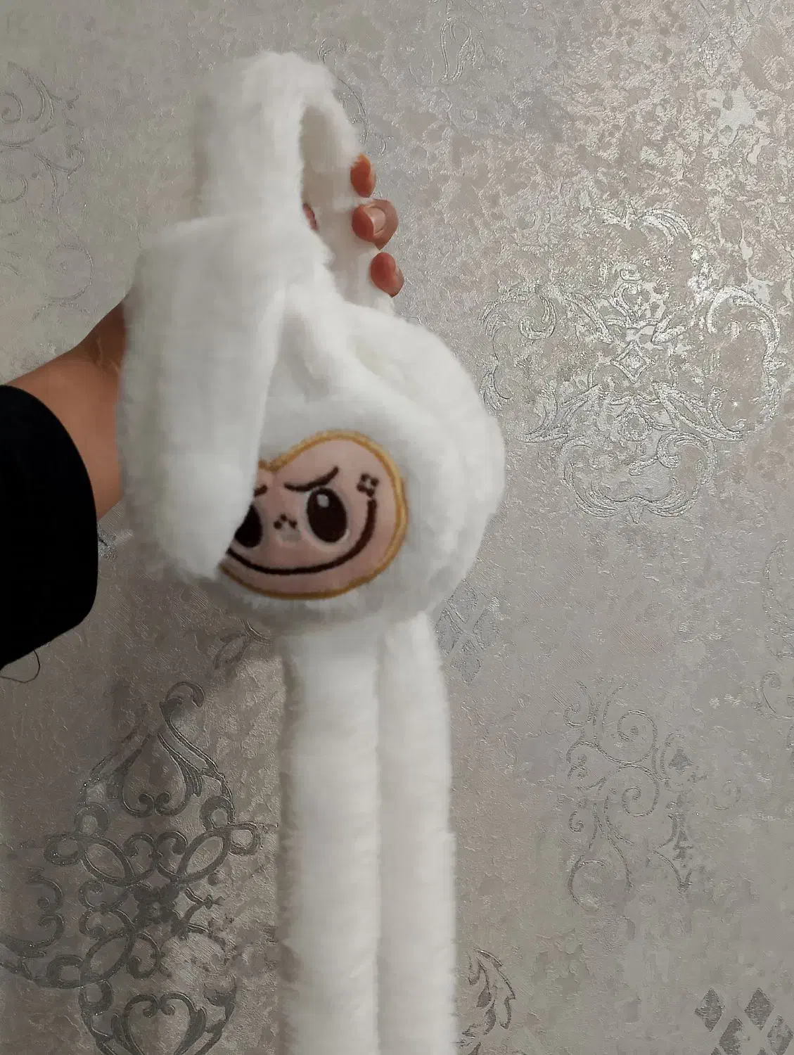 گوشگیر لبوبو|لباس|زابل, |دیوار