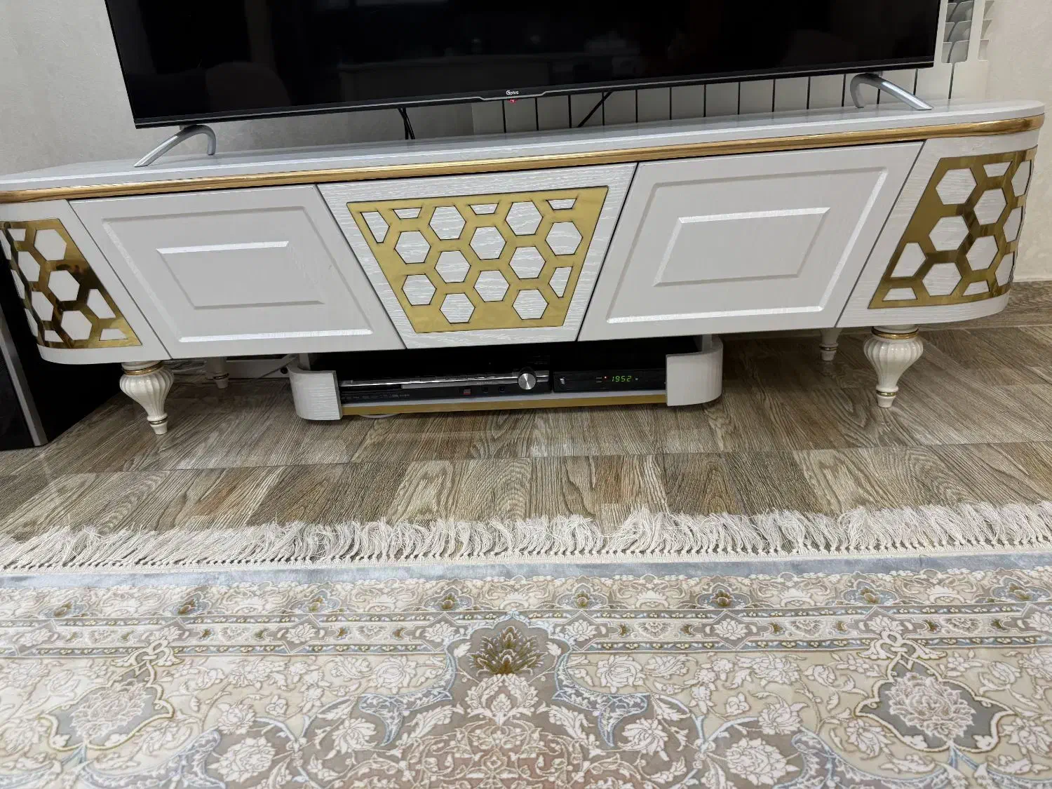 میز  تلویزیون در حد نو|میز تلویزیون|بندر انزلی, آذربایجان|دیوار