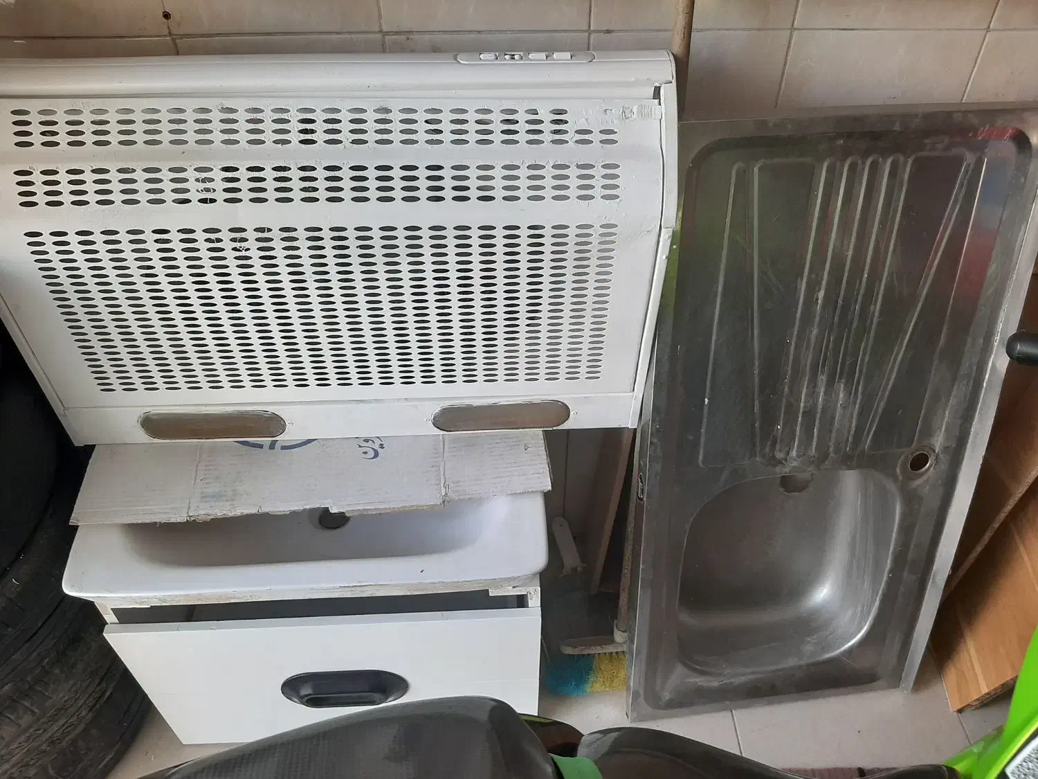 هود و...|هود|رشت, عینک|دیوار