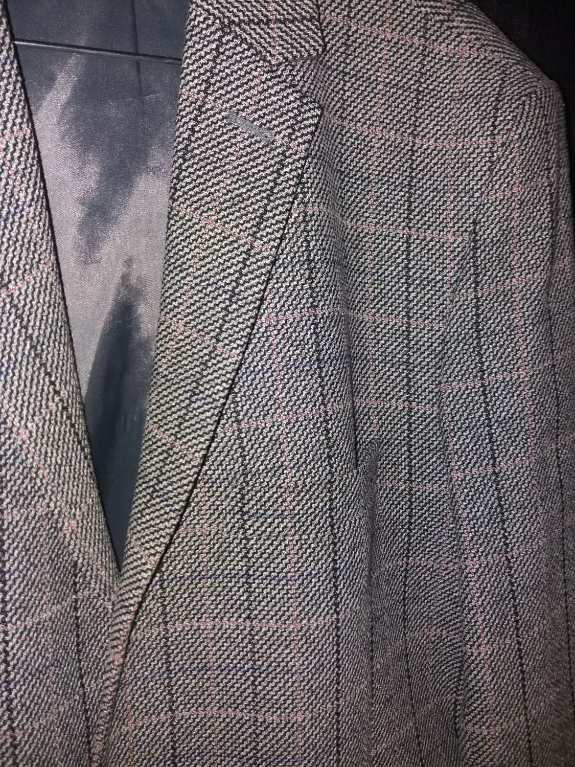 کت تک ترک|لباس|رباط‌کریم, مسکن مهر آبشناسان|دیوار