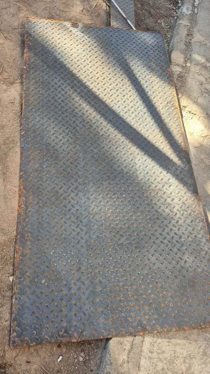 تعدادی تیرآهن و ورق ، ضایعات|مصالح و تجهیزات ساختمان|هشتگرد, فاز ۱ مهستان|دیوار