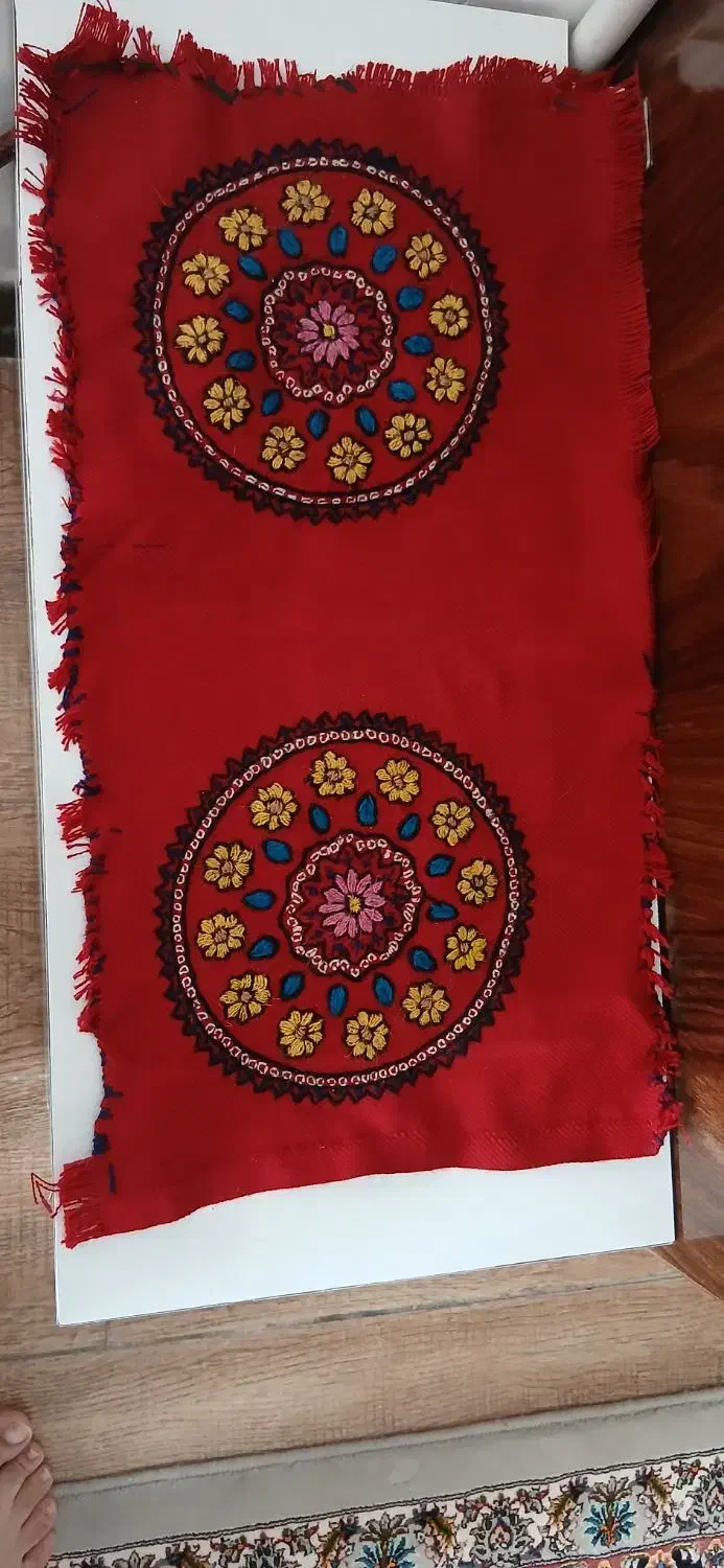 رومیزی پته گرد قرمز|پرده، رانر، رومیزی|کرمان, |دیوار