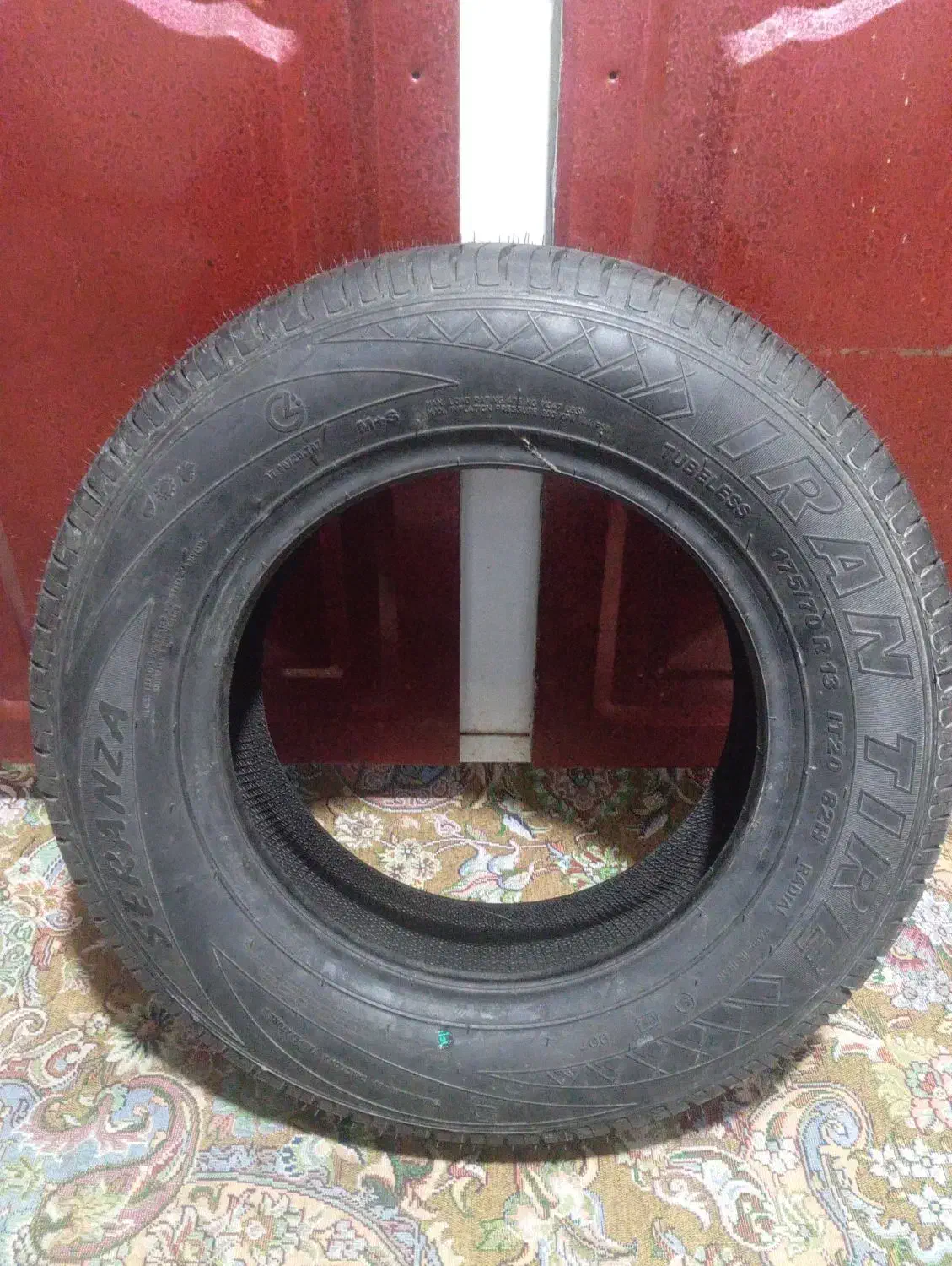 یک عدد لاستیک خودرو تیوبلس (بدون نیاز به تیوب )|قطعات یدکی و لوازم جانبی|یاسوج, |دیوار