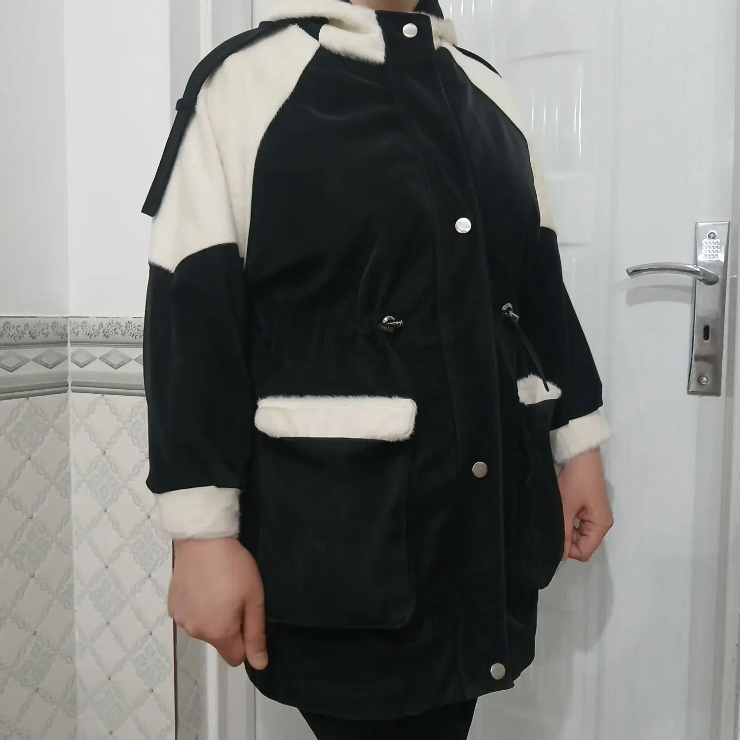 کابشن و بارونی|لباس|فامنین, |دیوار