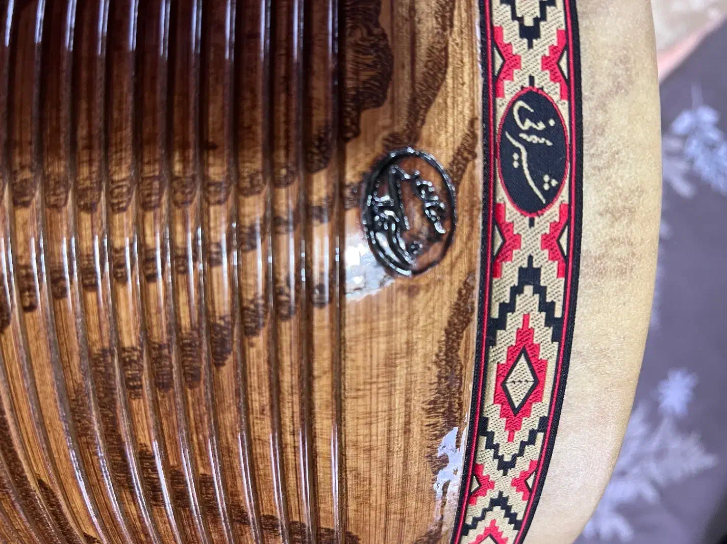 تنبک شیرانی|سازهای سنتی|کیش, |دیوار