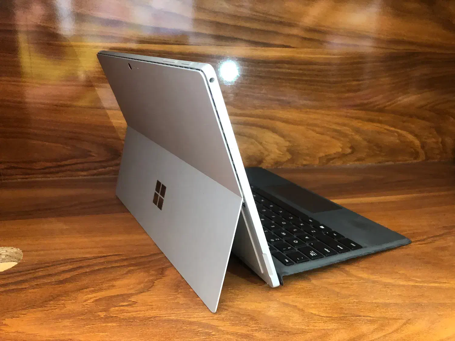 سورفیس ۷ پرو|رایانه همراه|رباط‌کریم, رباط‌کریم|دیوار