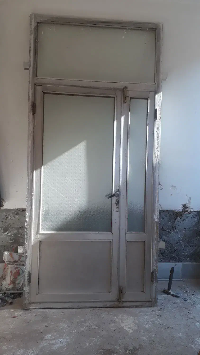 درب وپنجره آلومینیومی و آهنی و چوبی|مصالح و تجهیزات ساختمان|سبزوار, چهارراه فرودگاه|دیوار