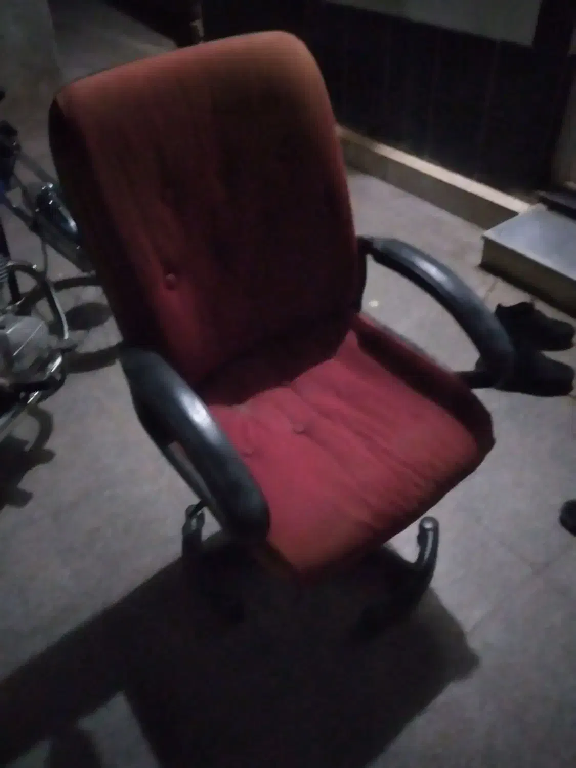 صندلی گردان|صندلی و نیمکت|تربت‌حیدریه, ابوذر|دیوار