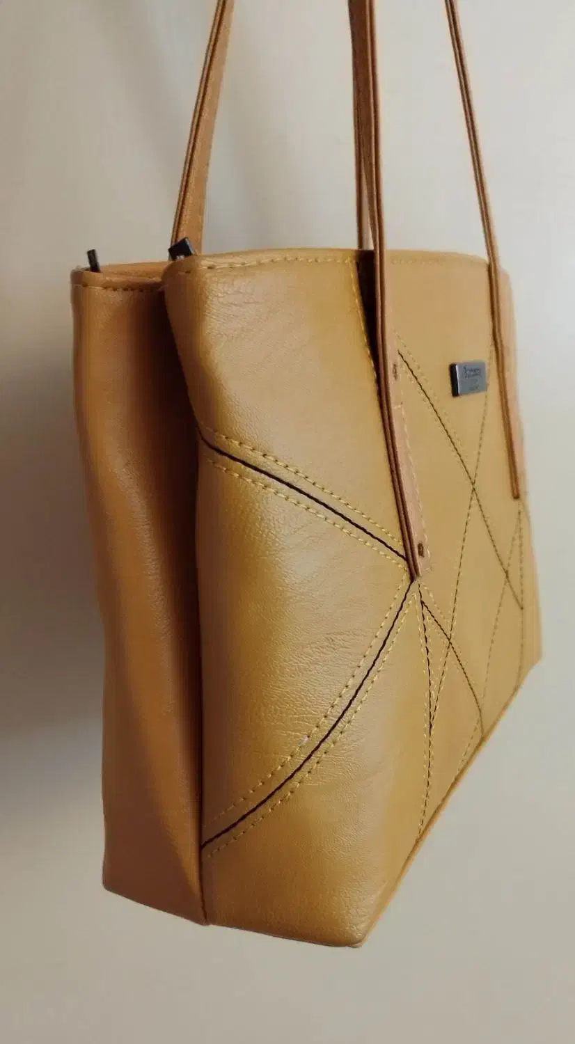 ۳ عدد کیف و مجسمه|کیف، کفش، کمربند|چابهار, |دیوار