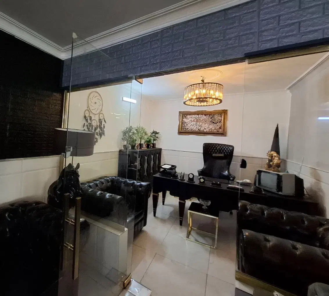 اجاره ساعتی فضا برای کلاس آموزشی و همایش کوچک|اجارهٔ کوتاه‌مدت دفتر کار و فضای آموزشی|قم, کیوانفر|دیوار