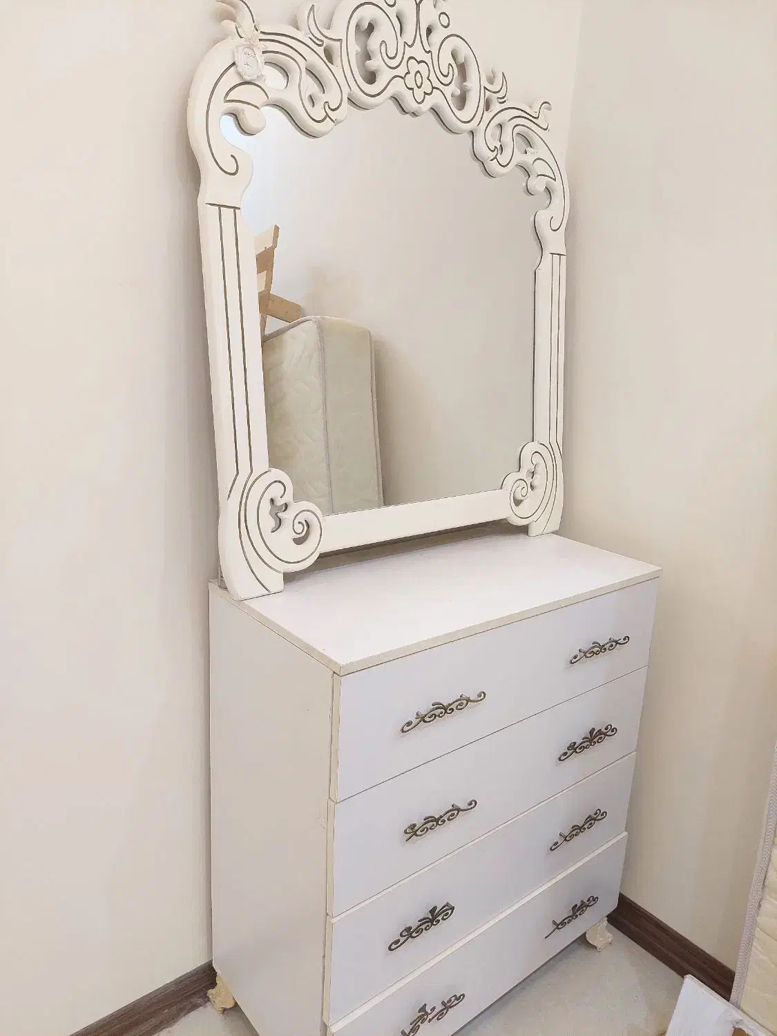 کمد چهارکشو (دراور ) و آینه|جاکفشی، کمد، دراور|کرج, کوی کارمندان جنوبی|دیوار