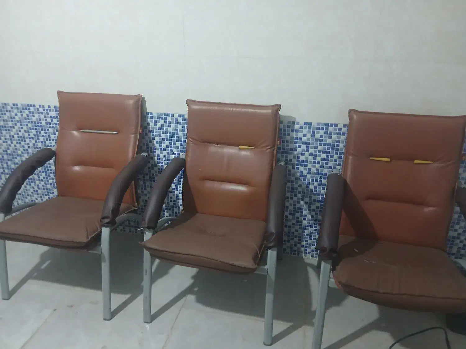 صندلی و میز|مبلمان اداری|خمینی‌شهر, |دیوار