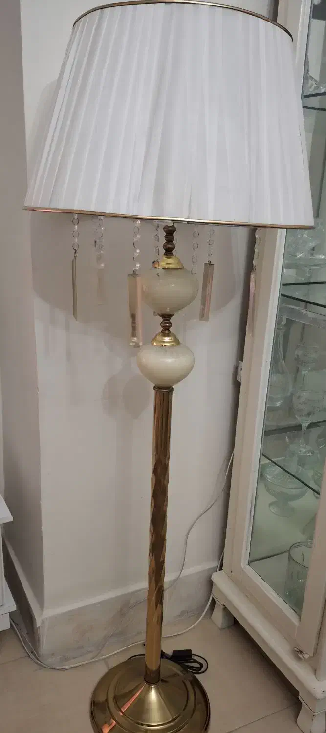 آباژور|چراغ خواب و آباژور|میانه, |دیوار