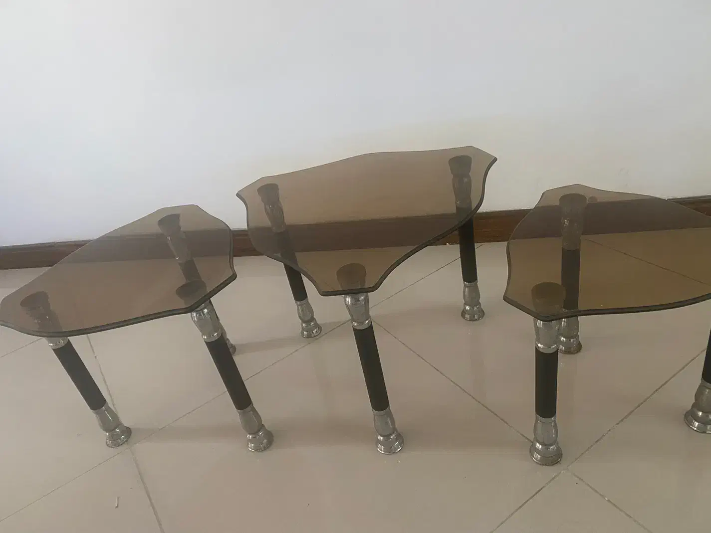 میز شیشه ای|میز و صندلی غذاخوری|کیش, |دیوار