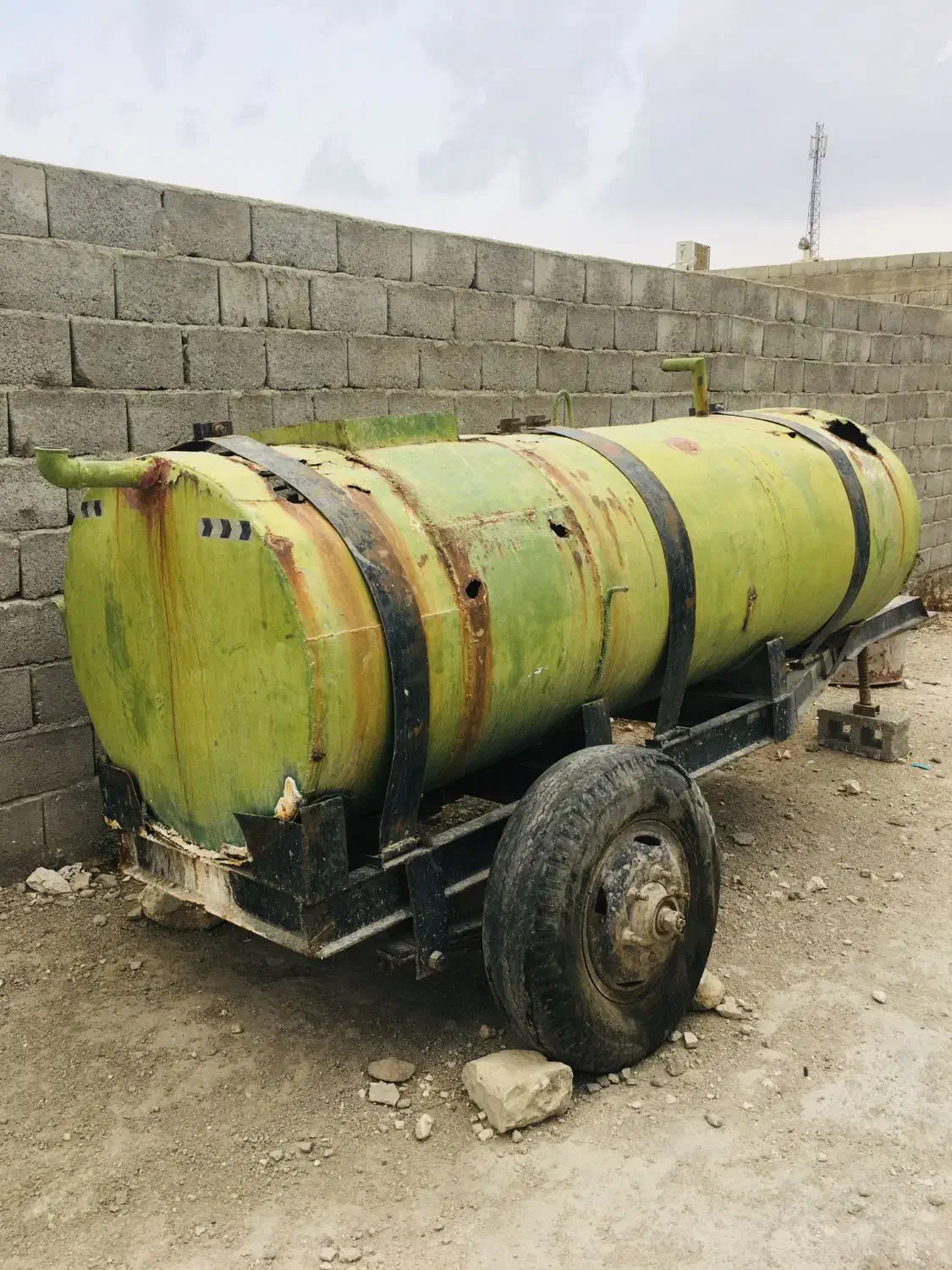 تانکر ۳۰۰۰ لیتری حمل آب|ماشینآلات صنعتی|بستک, |دیوار