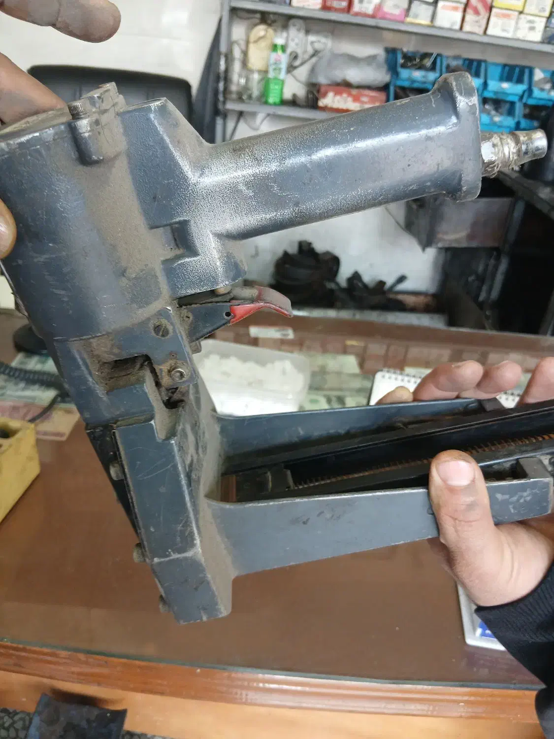 منگنه کوب کارتون|ابزارآلات|شیراز, بازار|دیوار