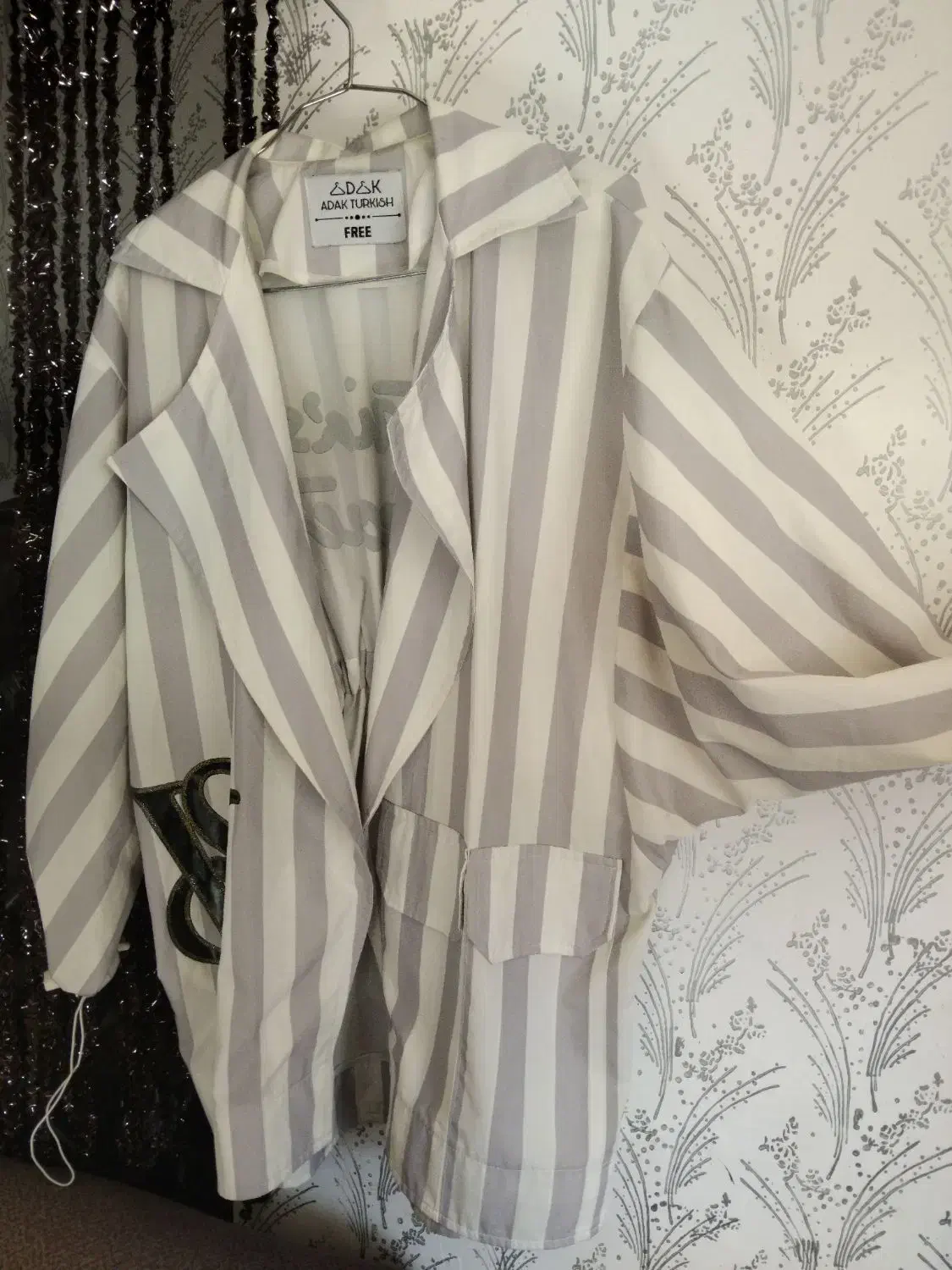 دوعدد مانتو|لباس|دوگنبدان, |دیوار