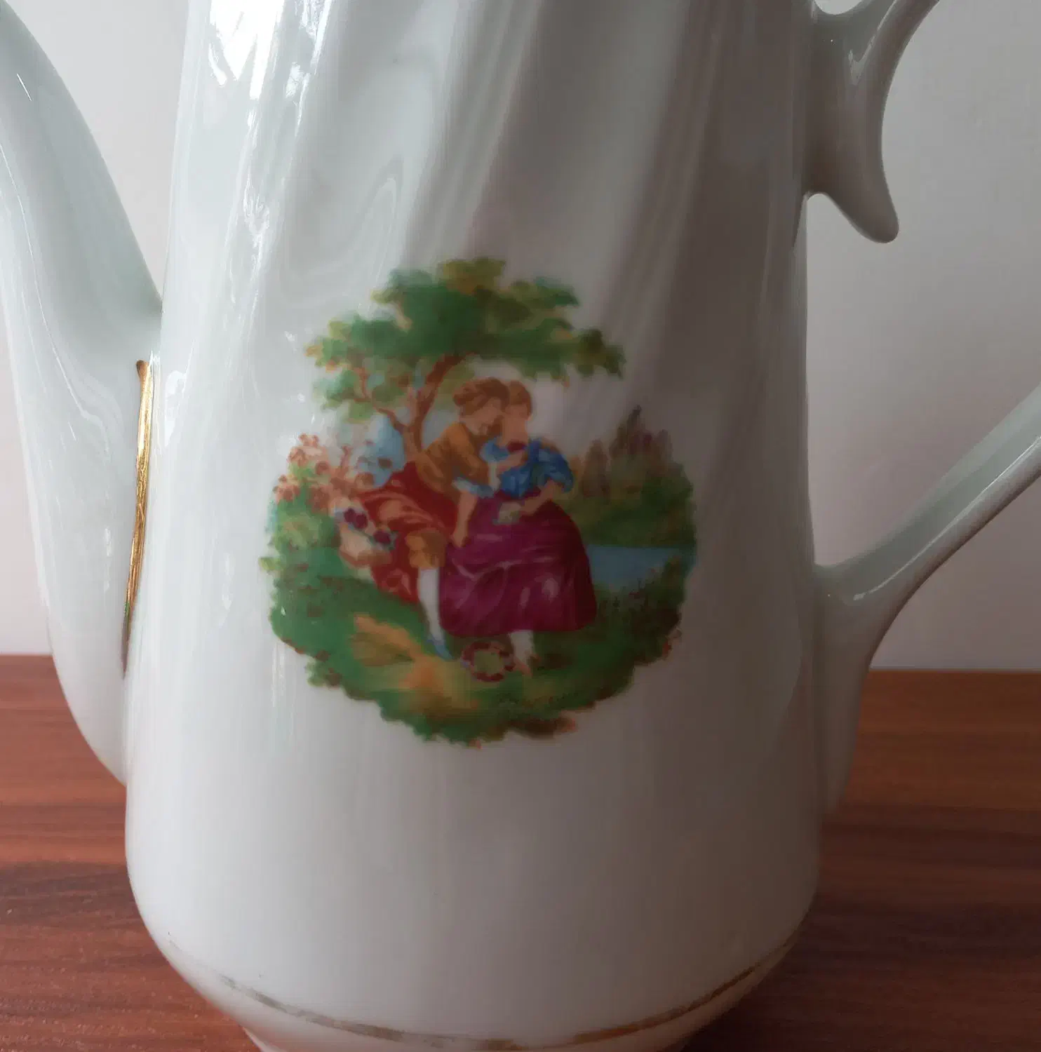 پارچ شیر خوری قدیمی|ظروف سرو و پذیرایی|رشت, توشیبا|دیوار