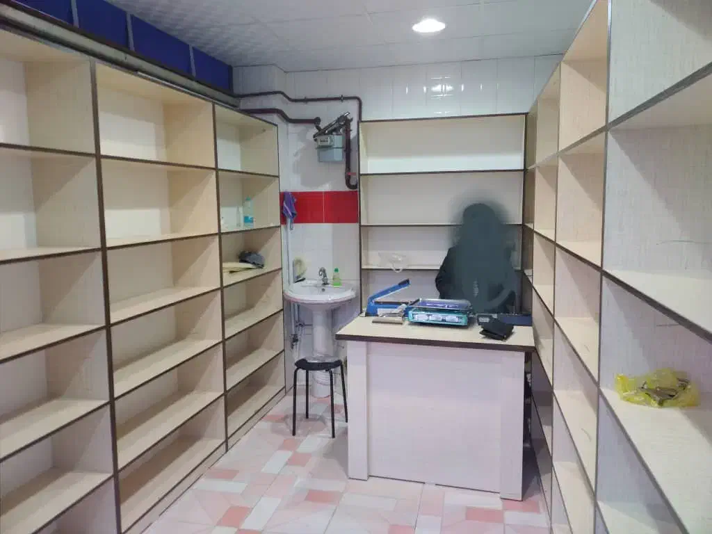 قفسه چوب ملامین 9 عدد با میز زیرقیمت|فروشگاه و مغازه|رشت, حمیدیان|دیوار