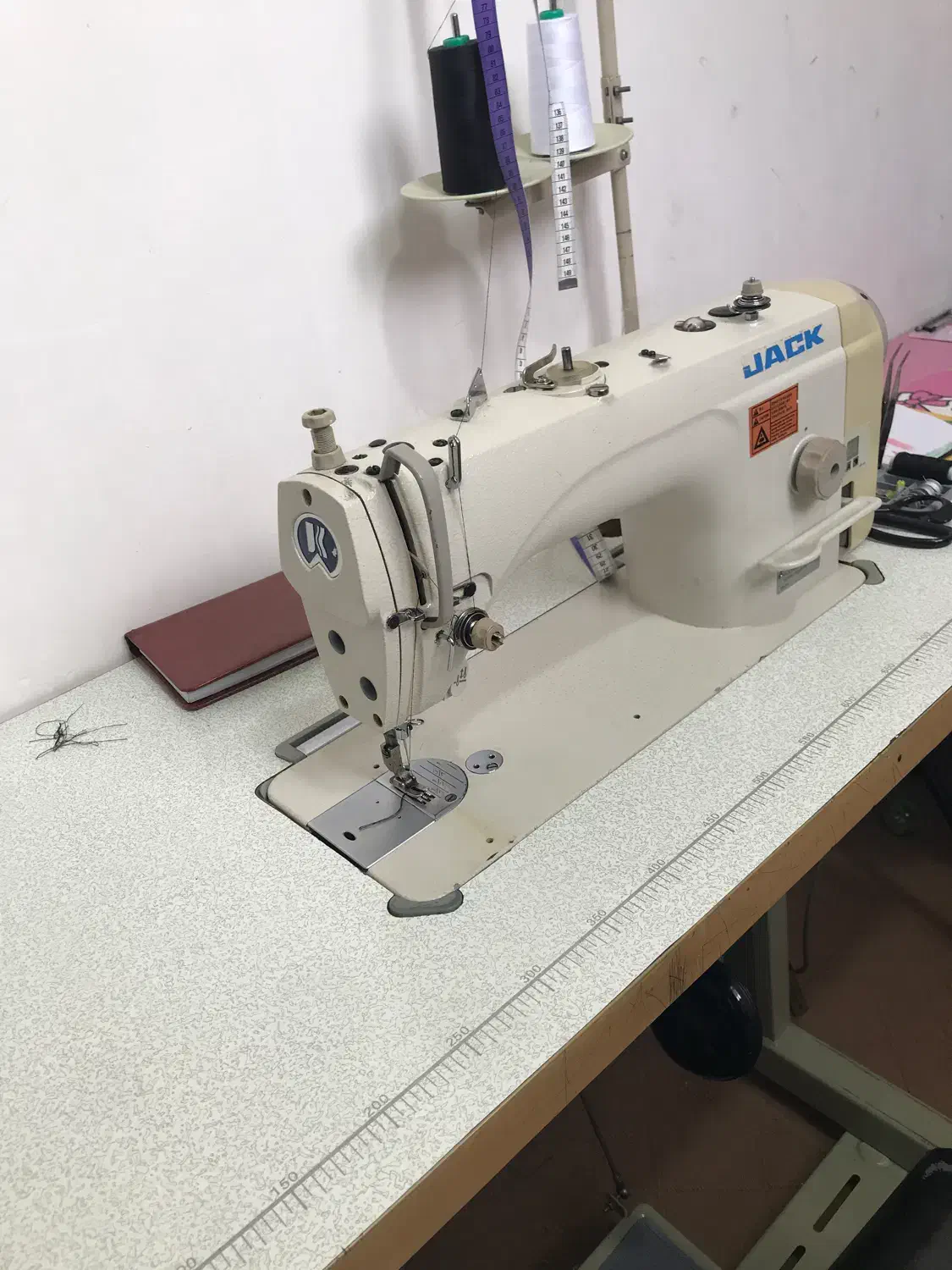 چرخ خیاطی جک راسته دوز|چرخ خیاطی و ریسندگی|پاکدشت, پاکدشت (مامازند)|دیوار