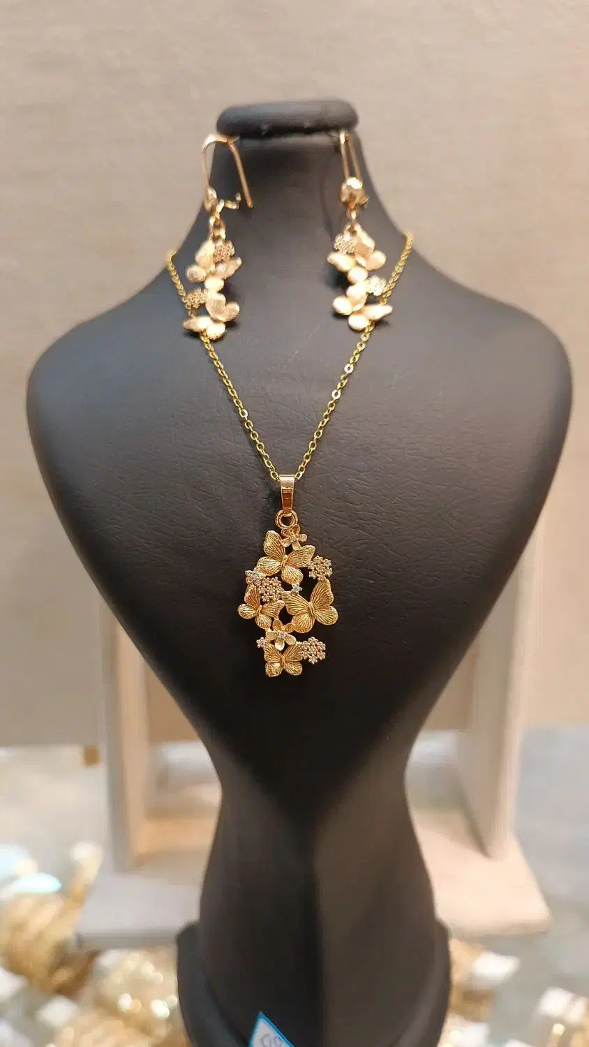 به زیبایی و ظرافت طلا سرویس های شوپینگ طرح مهدیس|بدلیجات|مشهد, احمدآباد|دیوار