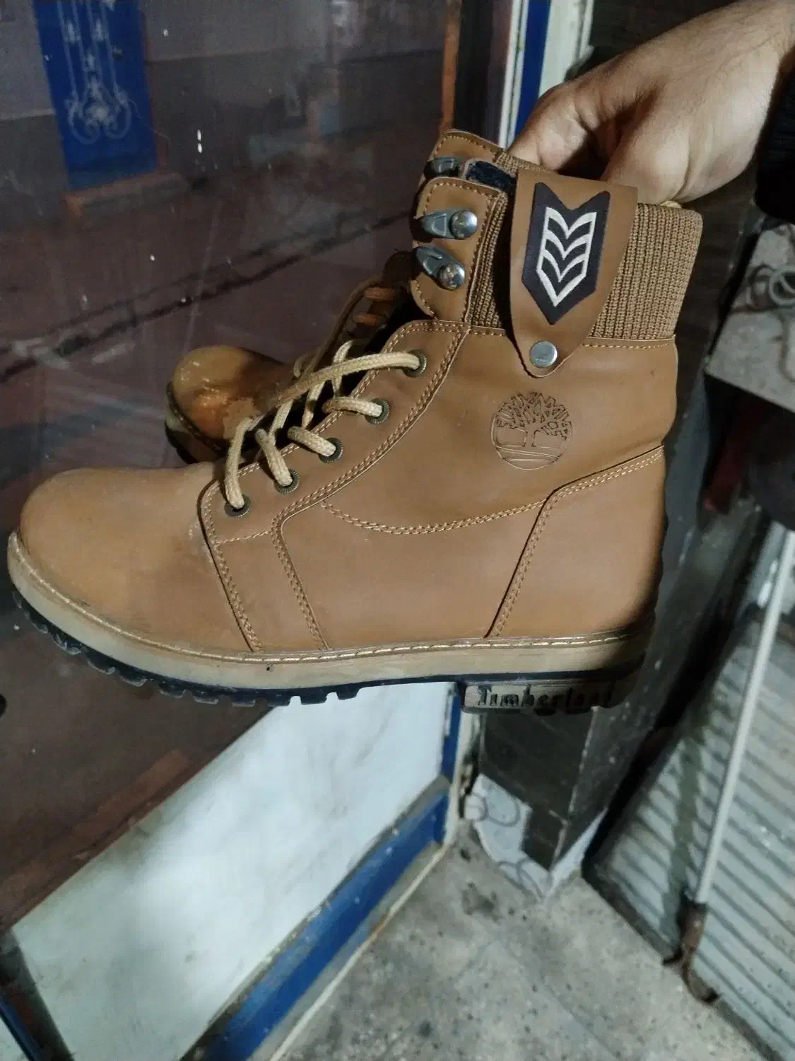 پوتین زمستانه|کیف، کفش، کمربند|میانه, |دیوار