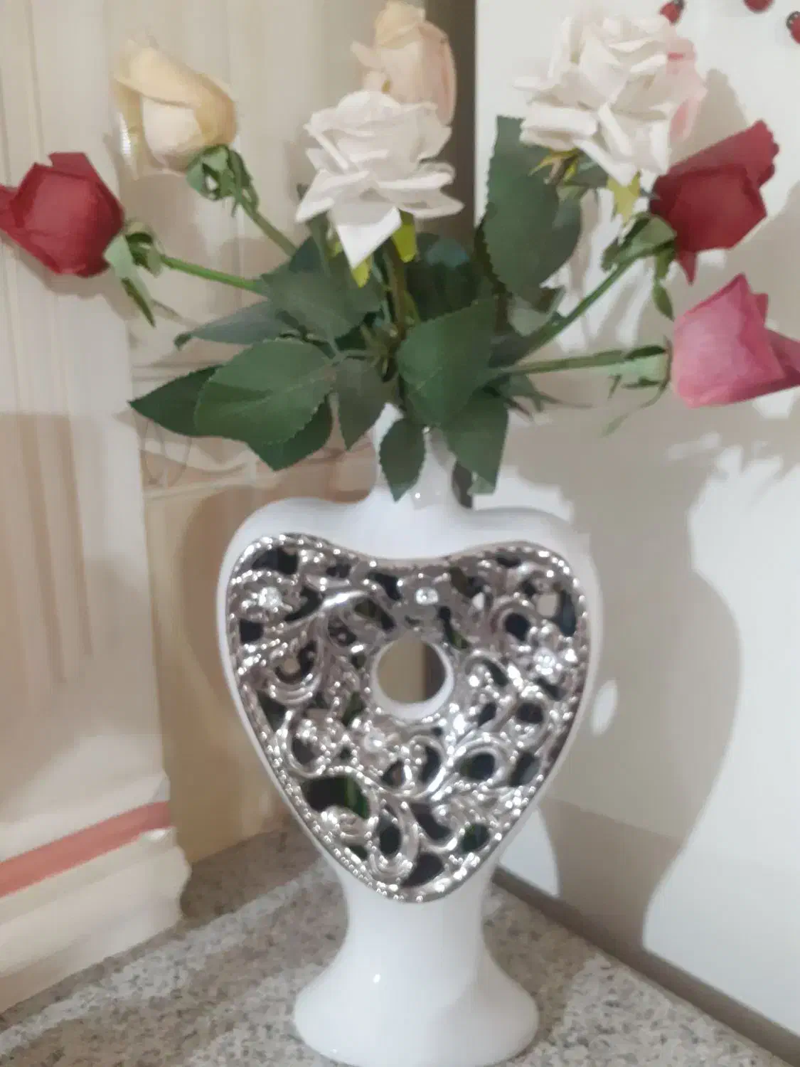 گلدان چینی طرح کاملا نو بدون هیچ ایرادی همراه باگل|گل مصنوعی|خوی, |دیوار