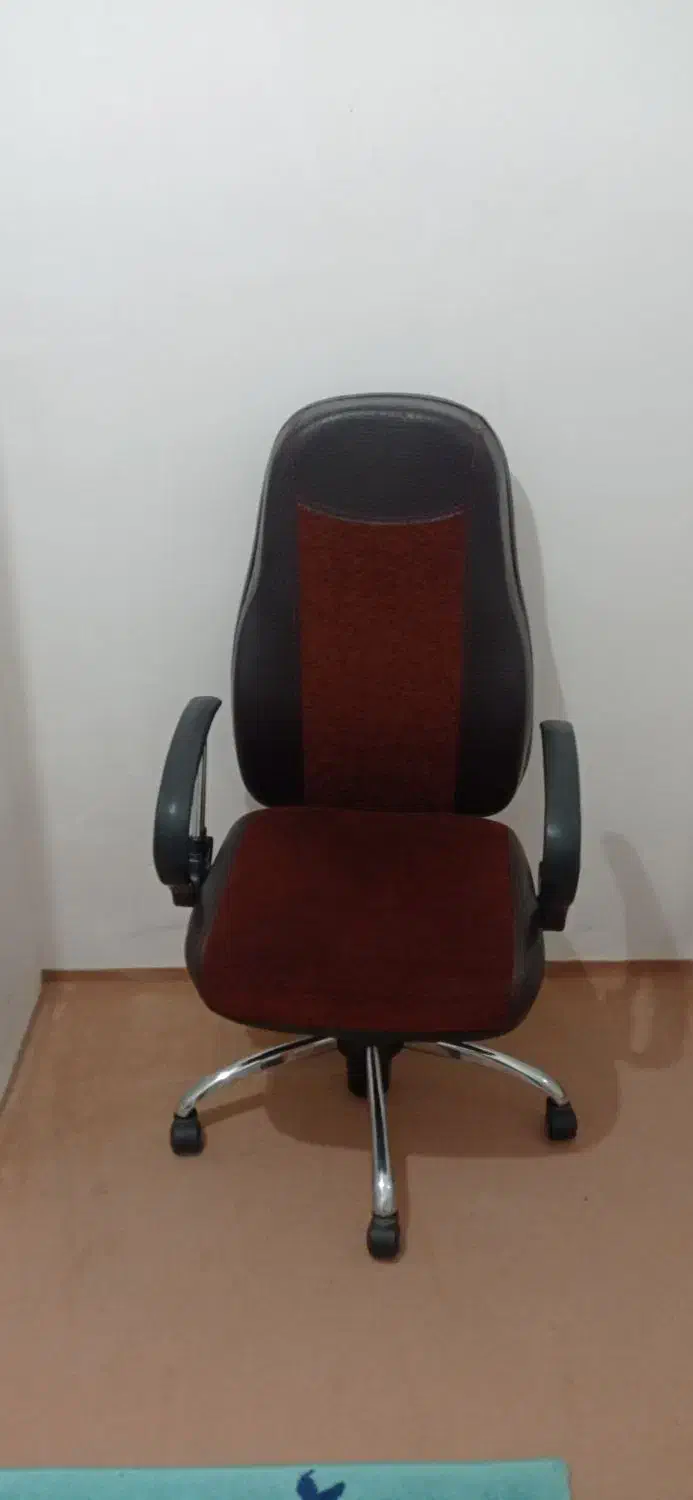 صندلی و تخت کمد کامل سالم|تخت و سرویس خواب|جلفا, |دیوار