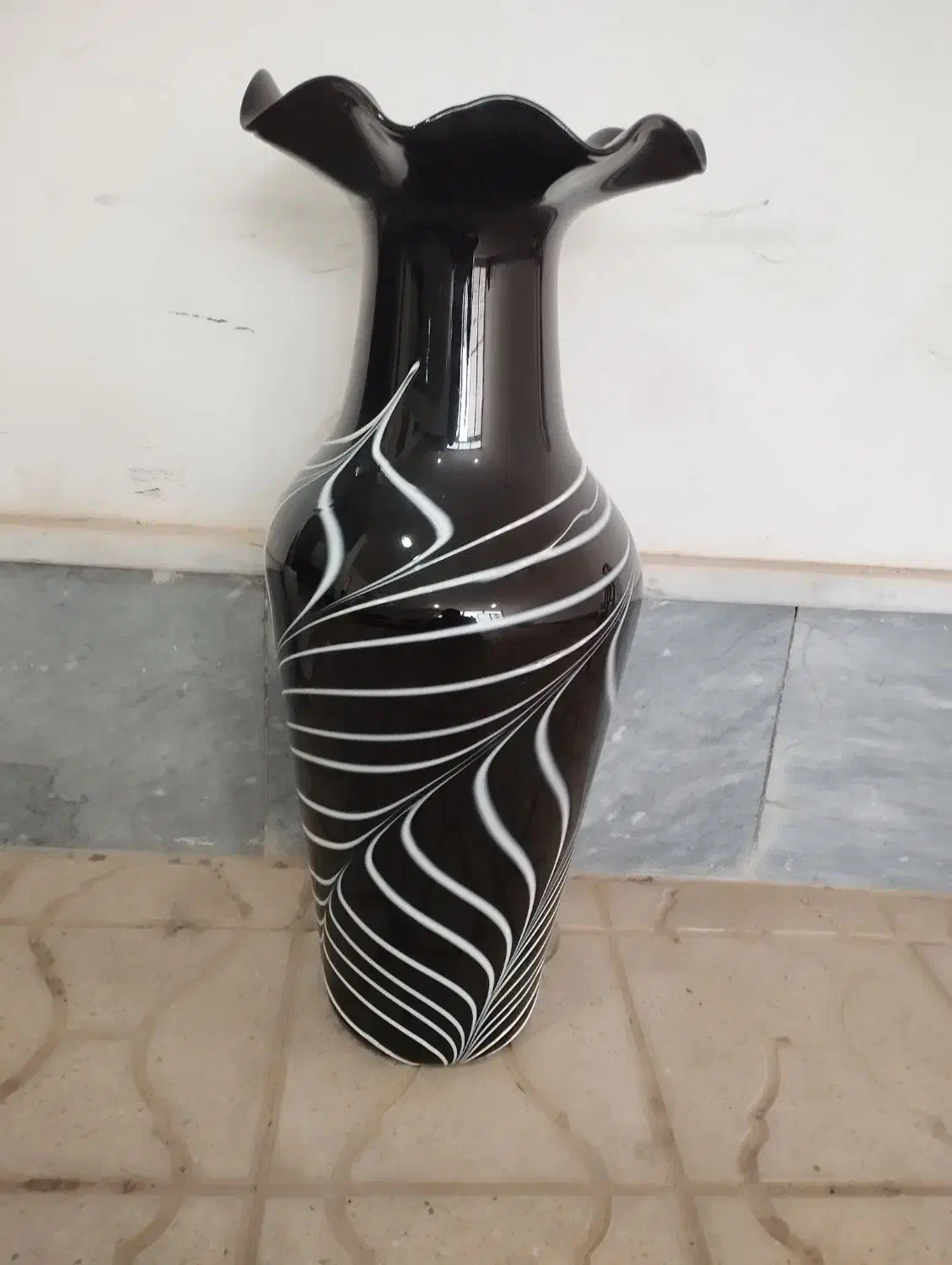 گلدان نو و بزرگ ،کنار سالنی|صنایع دستی و سایر لوازم تزئینی|بیرجند, |دیوار