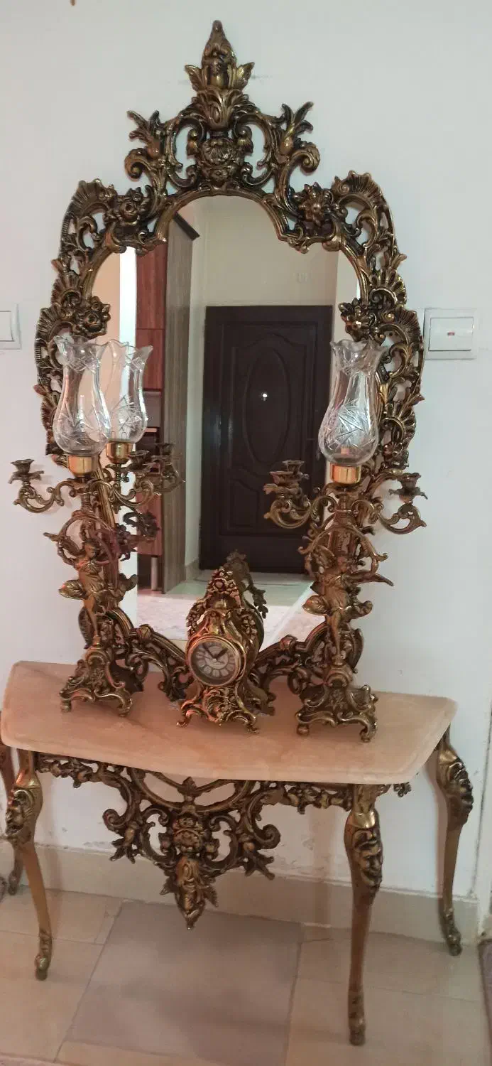 آینه و شمعدان|آینه|ری, سیزده آبان|دیوار