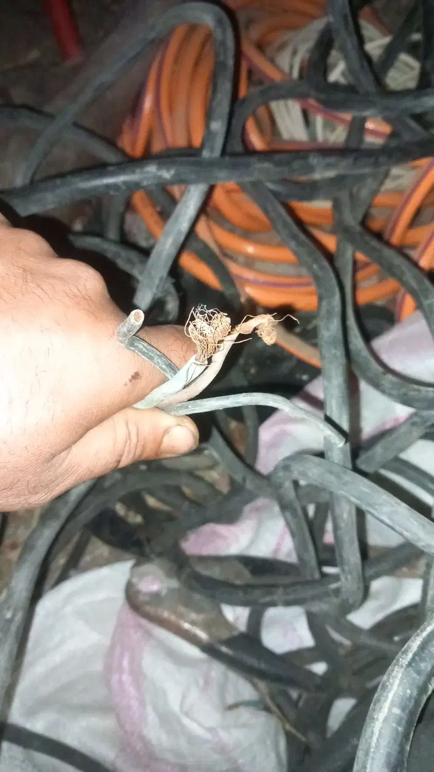 کابل جوش و برق|سایر لوازم برقی|تربتحیدریه, کلاته توکلی|دیوار