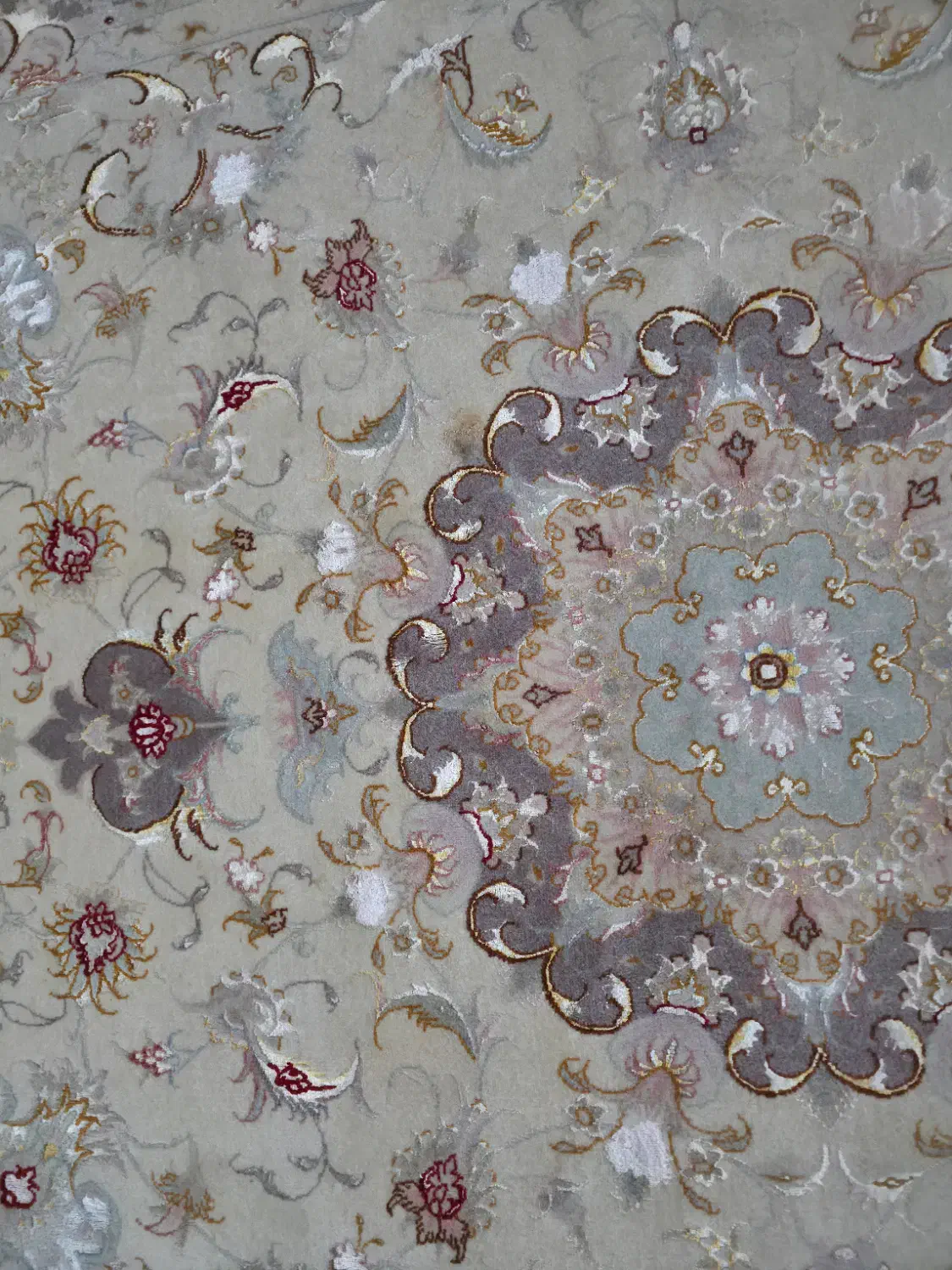 فرش دستی گل ابریشمی در حدنو ۳ متری|فرش|رشت, پارک شهر|دیوار