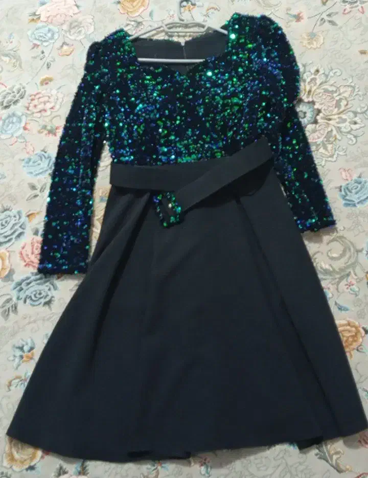 لباس مجلسی|لباس|سرپل ذهاب, |دیوار