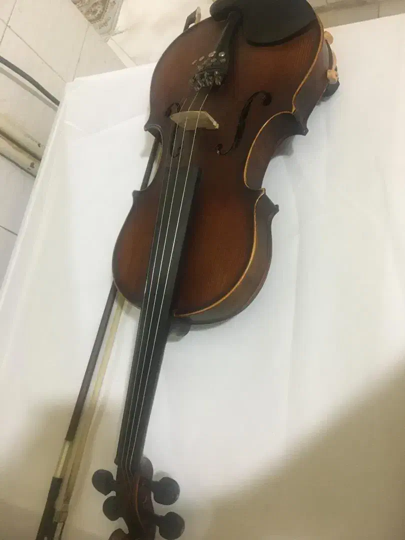 ویولن v90 برگمولر در حد نو|ویولن|تهران, حافظیه|دیوار