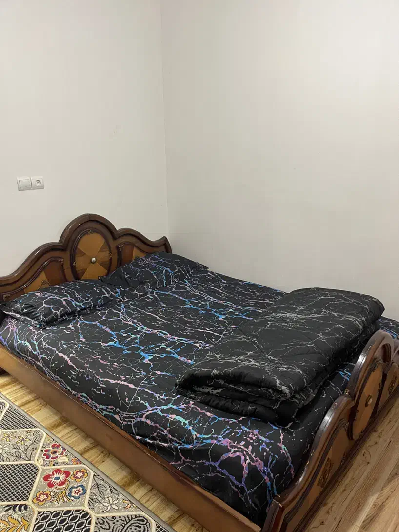 دوتا باهم تخت کامل با تشک دونفره|تخت و سرویس خواب|خمام, |دیوار