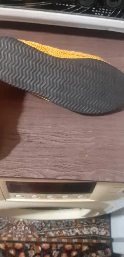 گیوه|کیف، کفش، کمربند|رشت, صفاری|دیوار