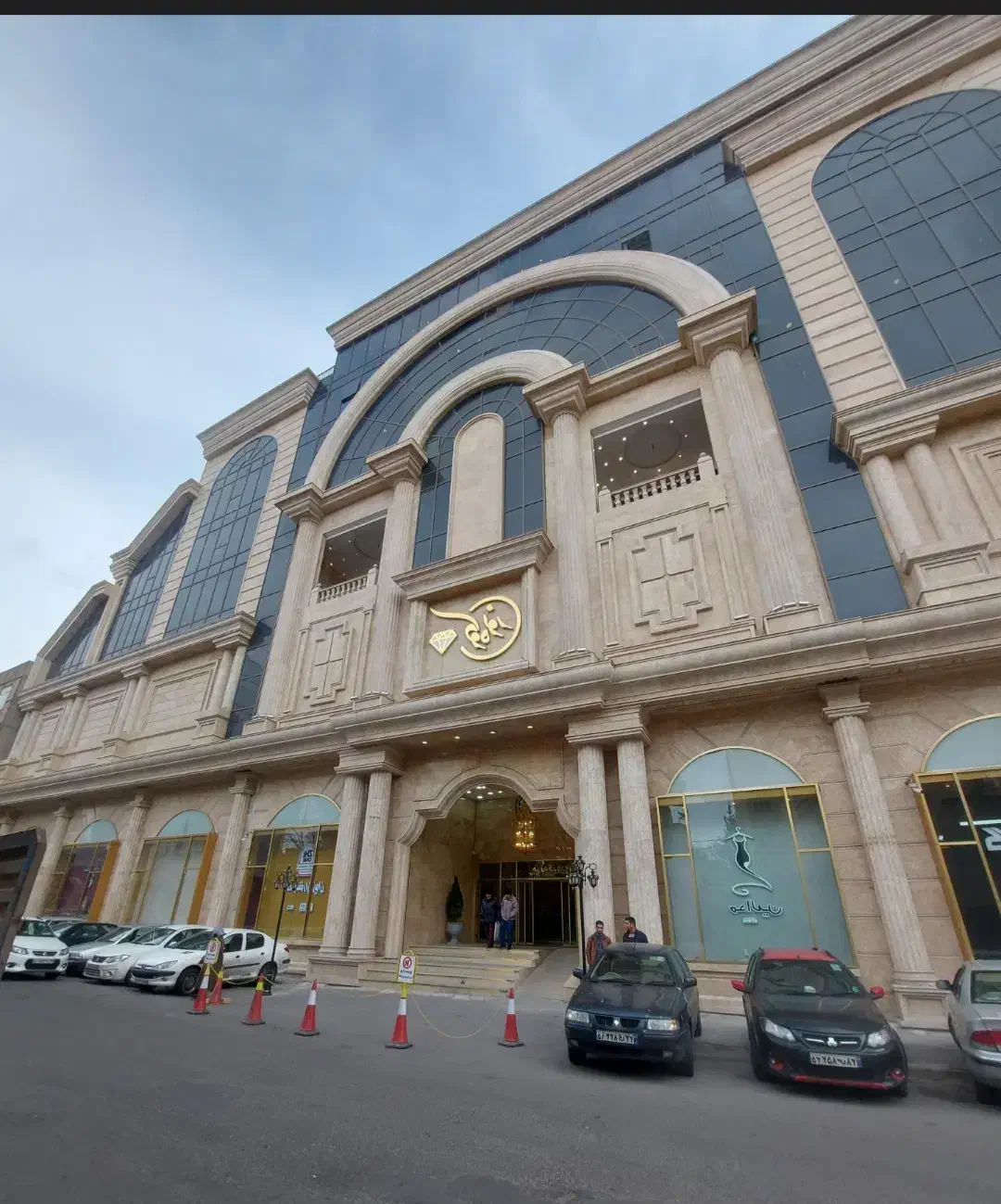 فروشنده خانم برای مزون زنانه|استخدام بازاریابی و فروش|تبریز, |دیوار