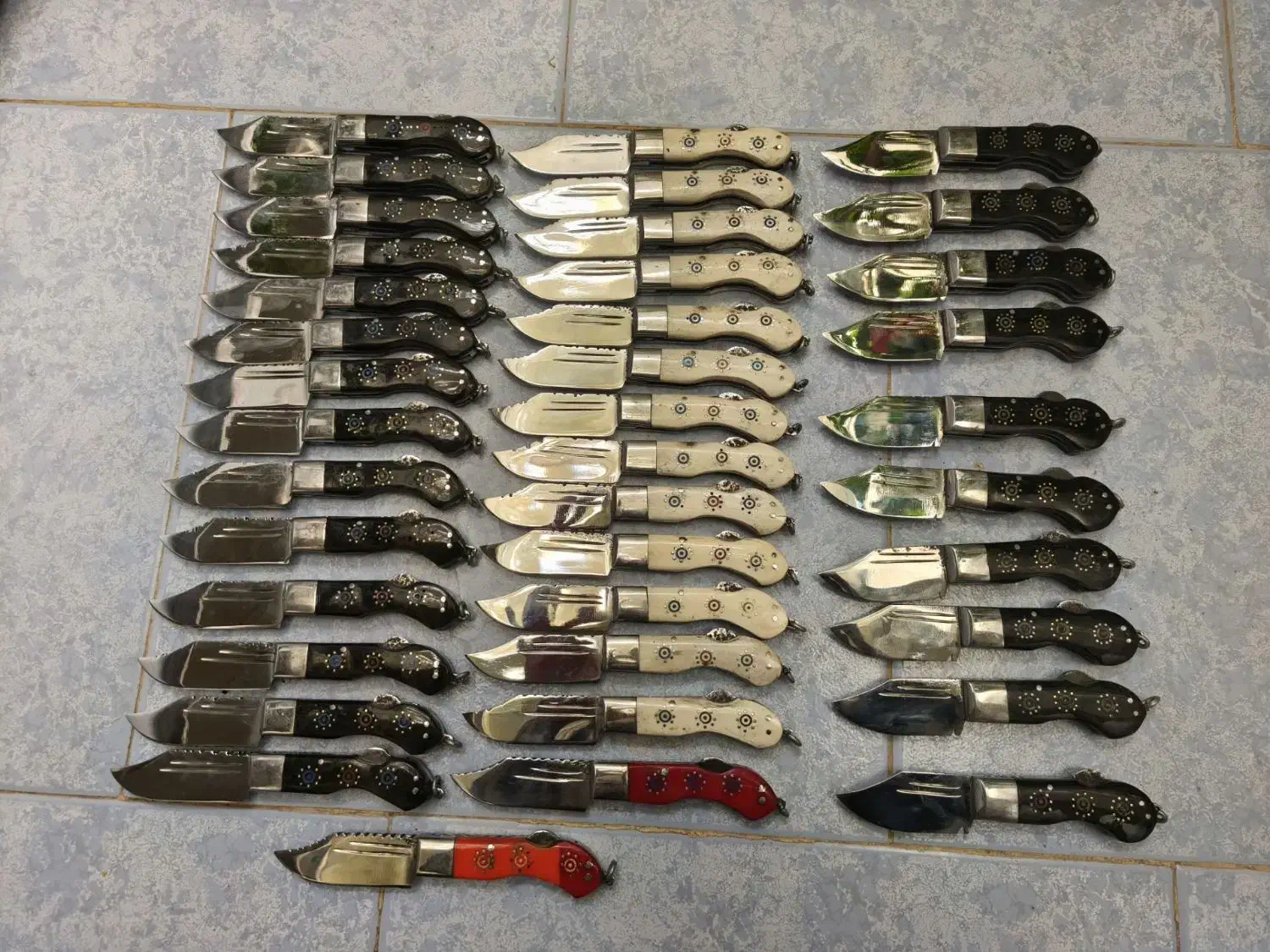 چاقوی بابا|کلکسیون اشیاء عتیقه|کبودرآهنگ, |دیوار