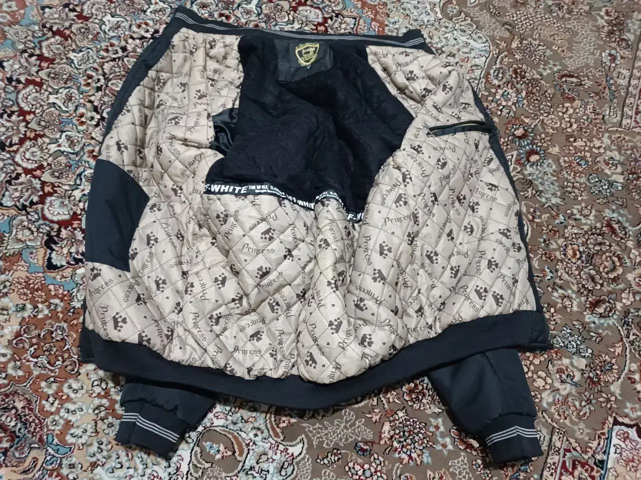 کاپشن|لباس|کرج, ساماندهی|دیوار