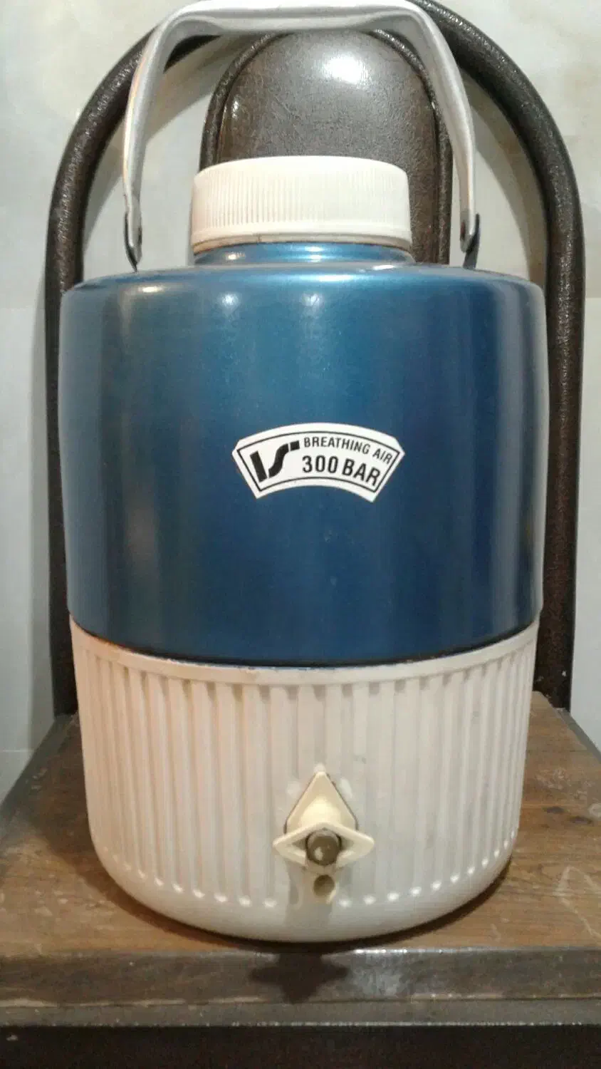 کلمن امریکایی (قدیمی)|ظروف نگهدارنده، پلاستیکی، یکبارمصرف|تبریز, |دیوار