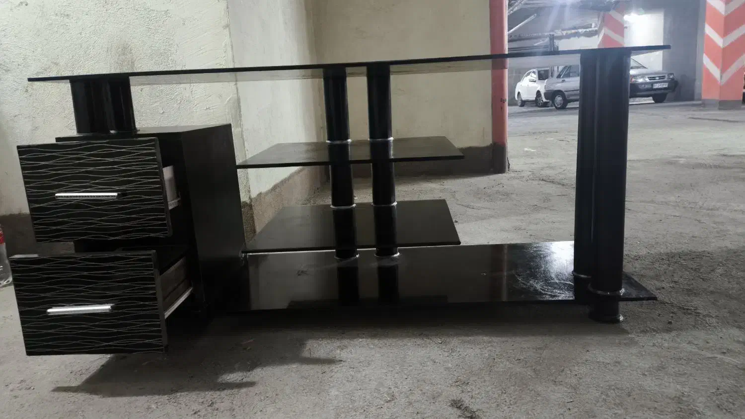 میز تلویزیون شیشه ای|میز تلویزیون|اندیشه, اندیشه فاز ۴|دیوار