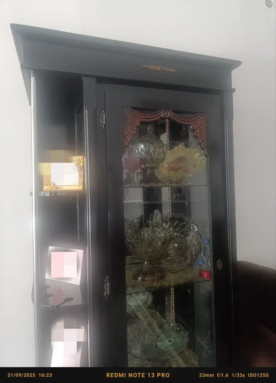 بوفه چوبی|بوفه، ویترین، کنسول|صحنه, |دیوار