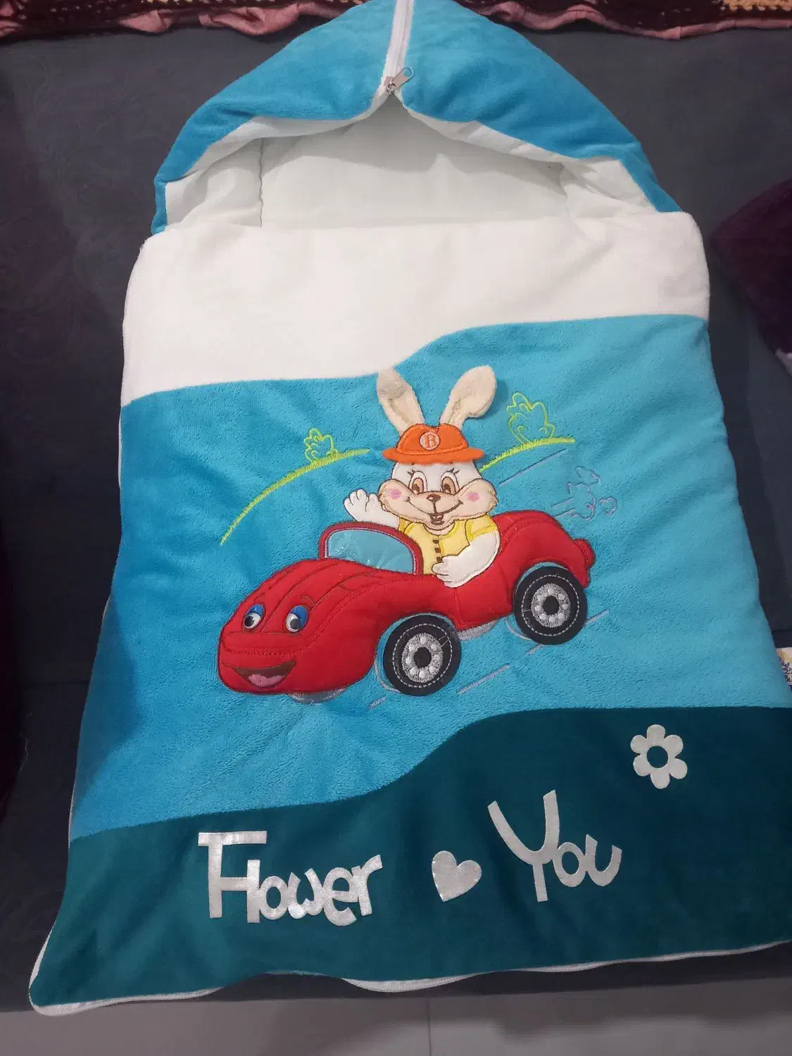 قنداق فرنگی|کفش و لباس بچه|صدرا-فارس, فاز ۱|دیوار