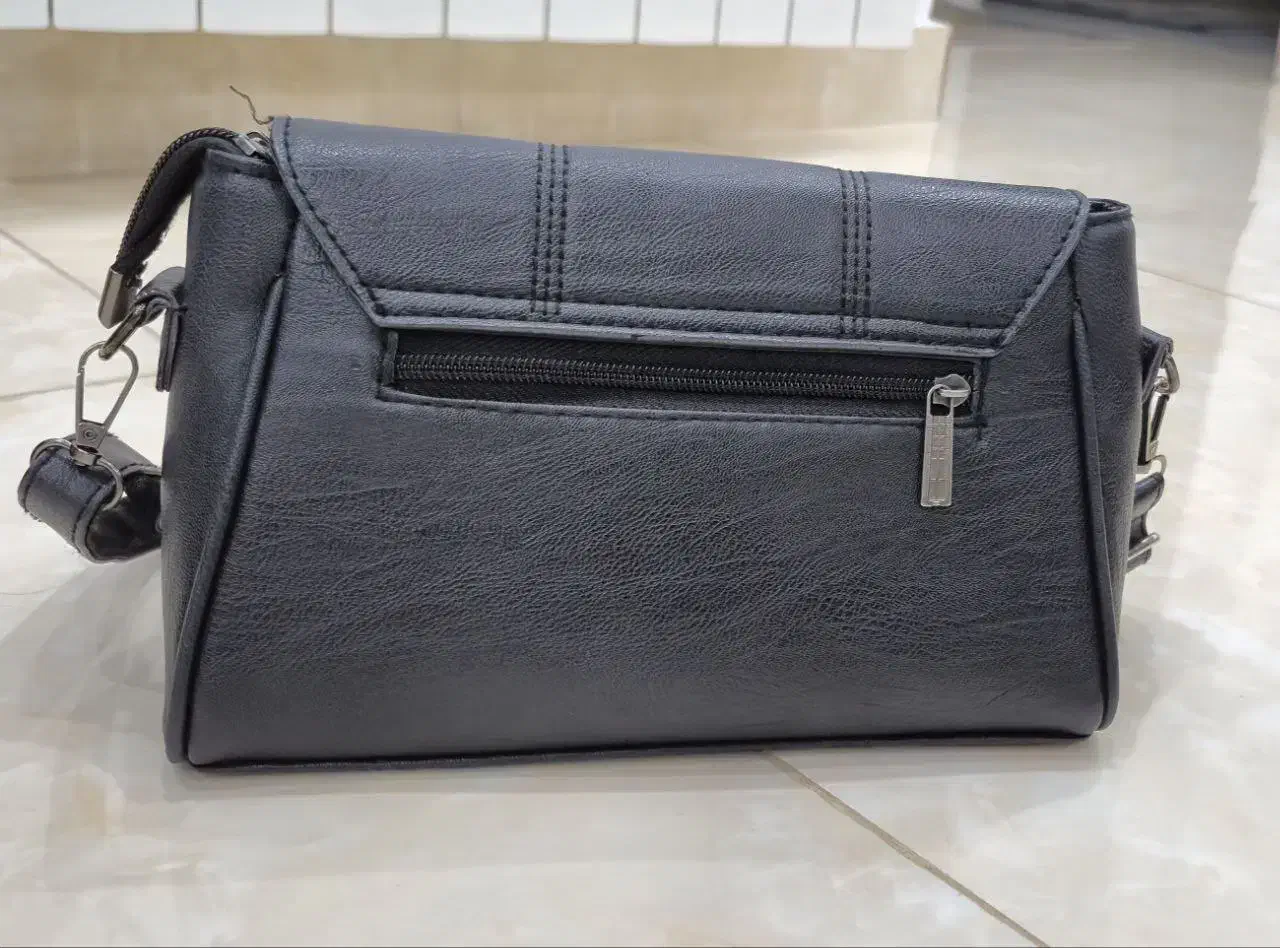 کیف|کیف، کفش، کمربند|صومعهسرا, |دیوار