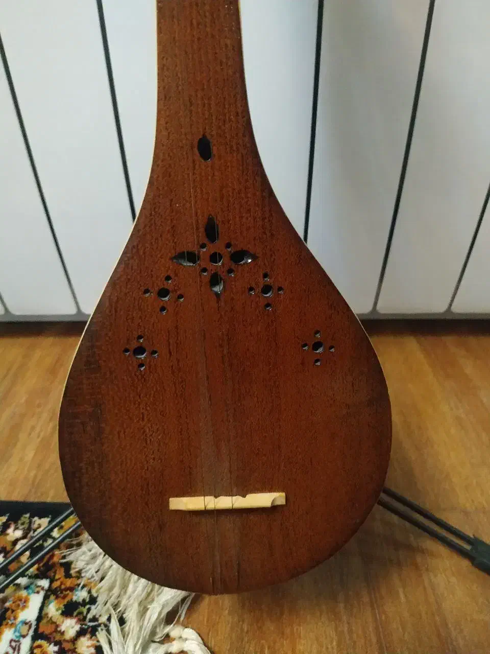 سه تار برند|سازهای سنتی|هشتگرد, شهرک مهستان ۱|دیوار